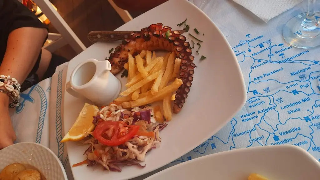 Piotr Kic_THALASSA / The sea RESTAURANT_Lesbos_avis