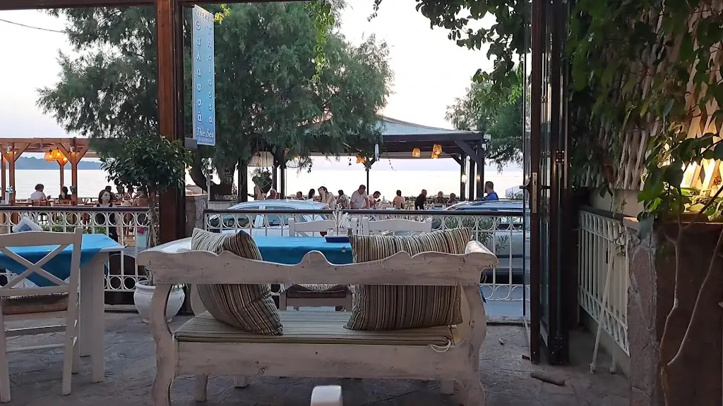 THALASSA / The sea RESTAURANT_Lesbos_slider_image_2