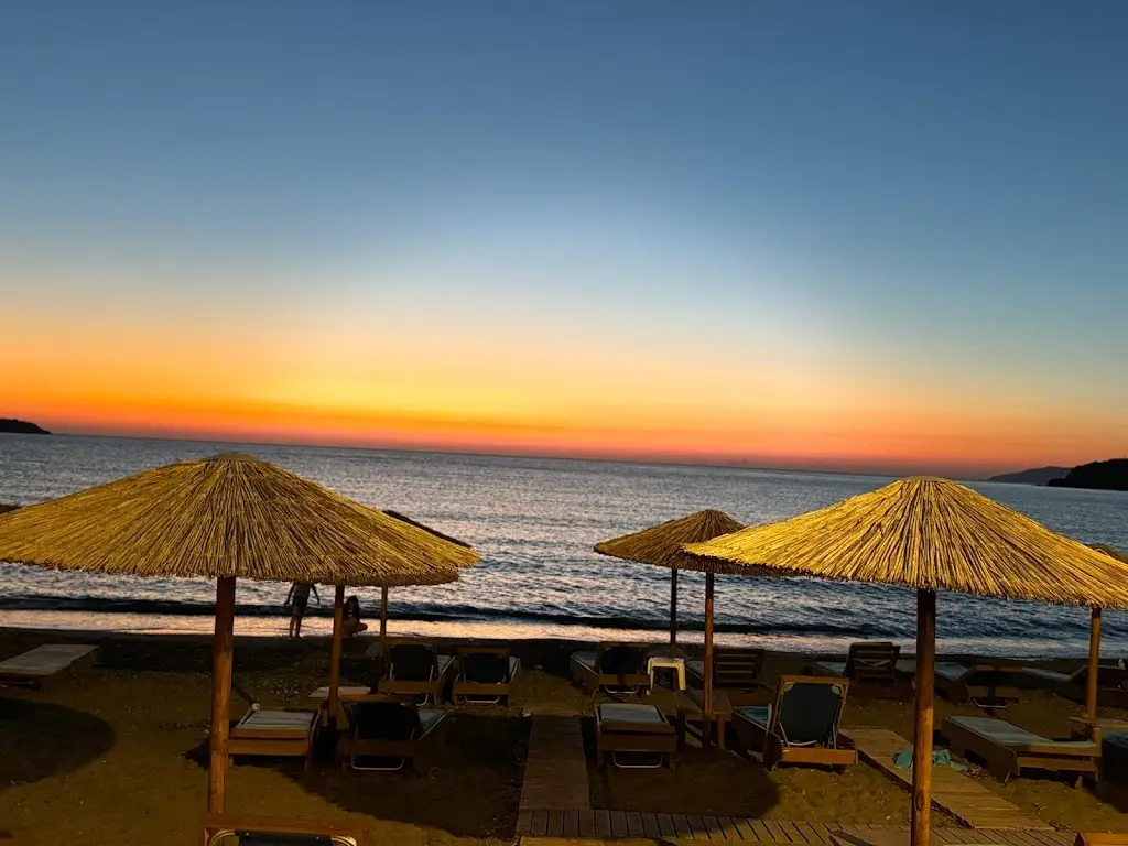 O NIKOS_Lesbos_slider_image_3