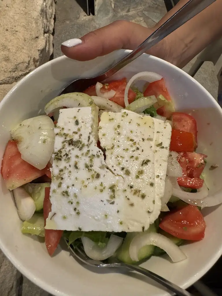 Afrodite Kosmetou-McRostie_Gorgona Restaurant_Lesbos_Bewertung