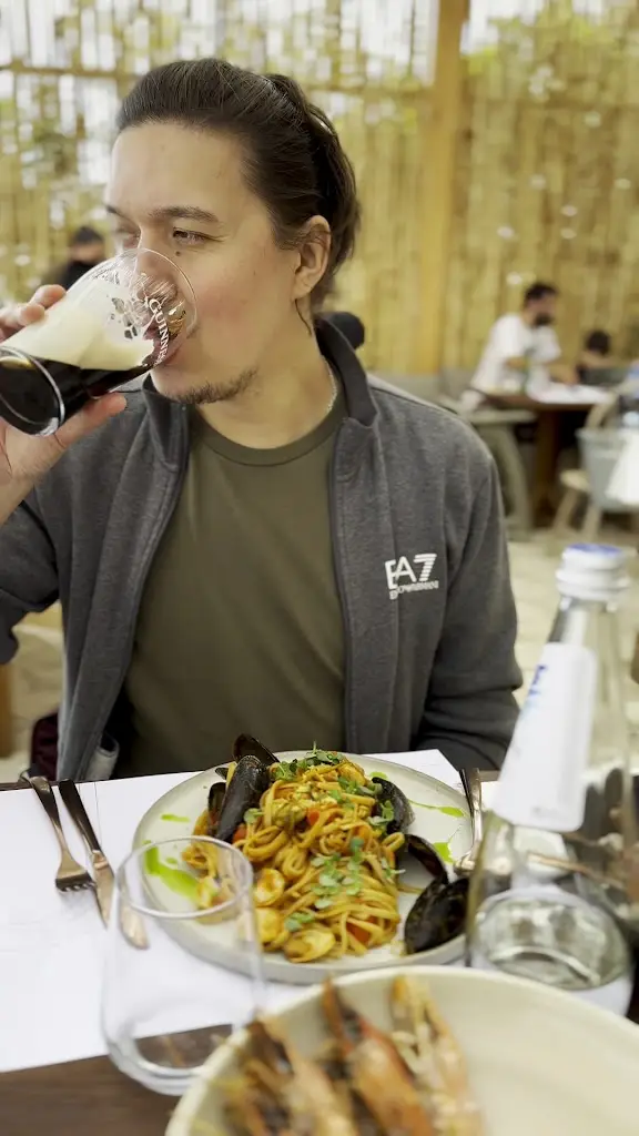 Misirlou_Lesbos_slider_image_2