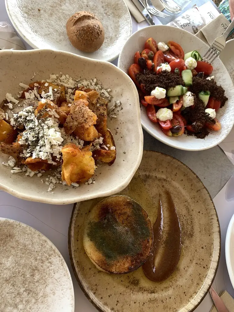 Melle Visser_Efthalou restaurant_Lesbos_avis