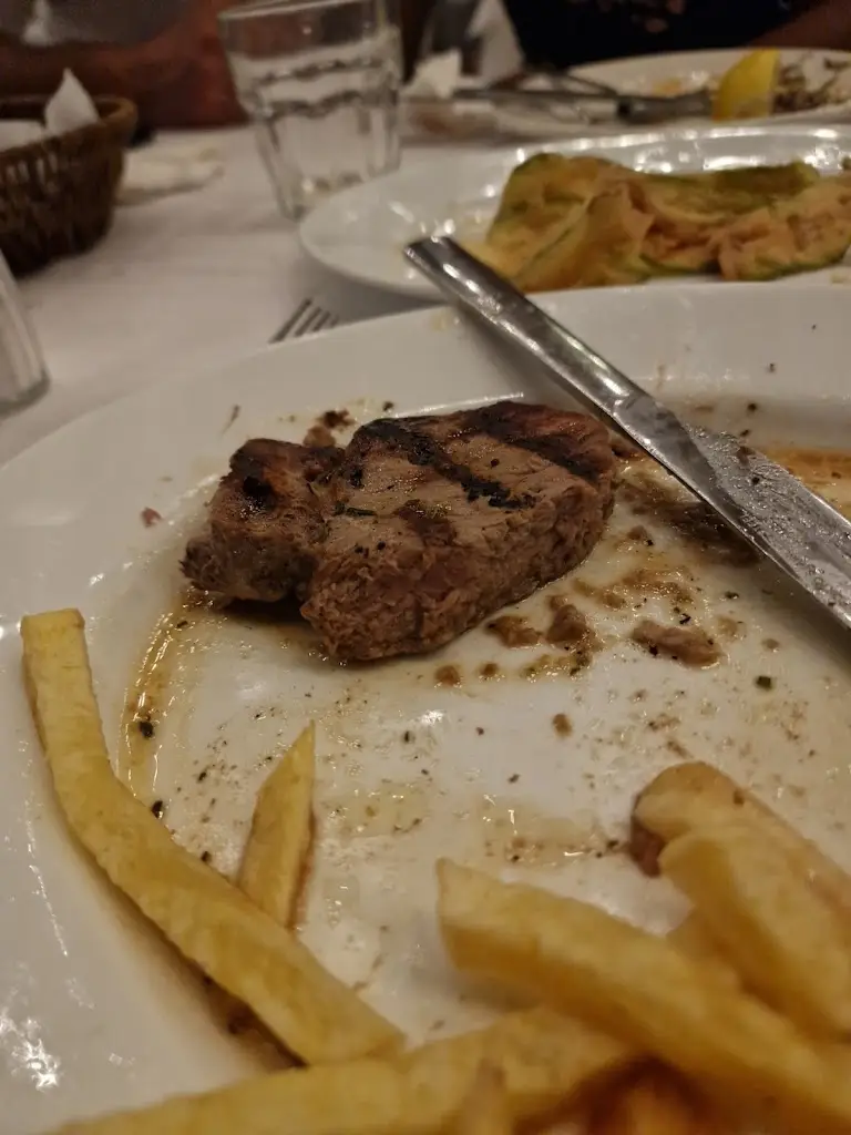 Cioată Gigel_Restaurant/cafe Aladdin_Néa Iraklítsa_Bewertung