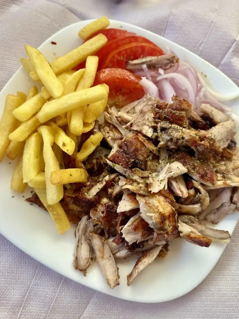 Traditional Gyros Plateia_Néa Iraklítsa_slider_image_2