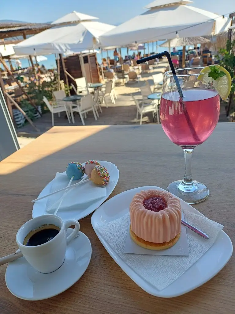 Paralia Bar & Grill_Néa Iraklítsa_slider_image_2