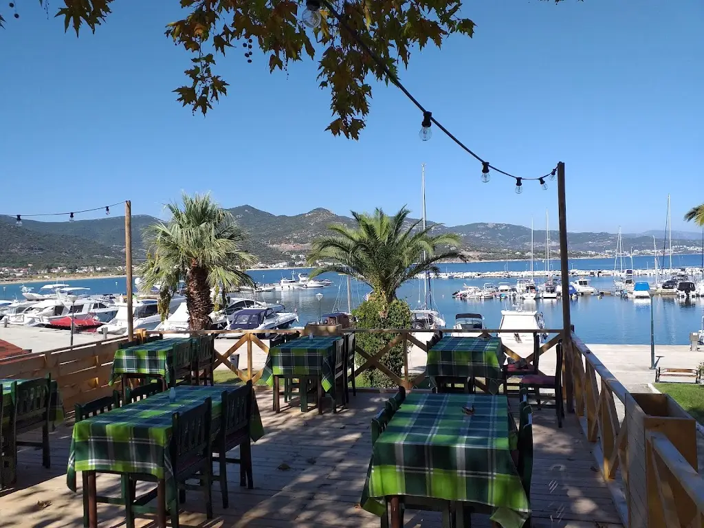 Στου Κυρ' Μιχάλη Restaurant in Néa Iraklítsa