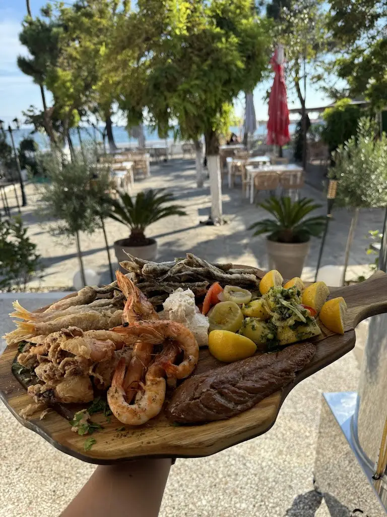Inoi Beach Bar Restaurant_Néa Karváli_slider_image_3