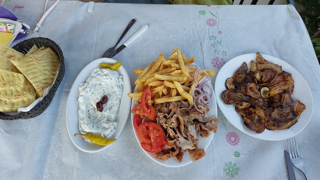 Menü_Gyros Snack Place“ Ta Soferakia”_Néa Karváli_Bild_3