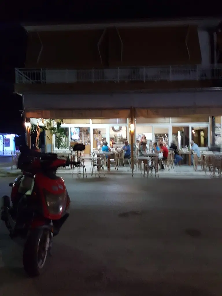 DELIGIANNIS Cafe-Grill_Néa Karyá_slider_image_2