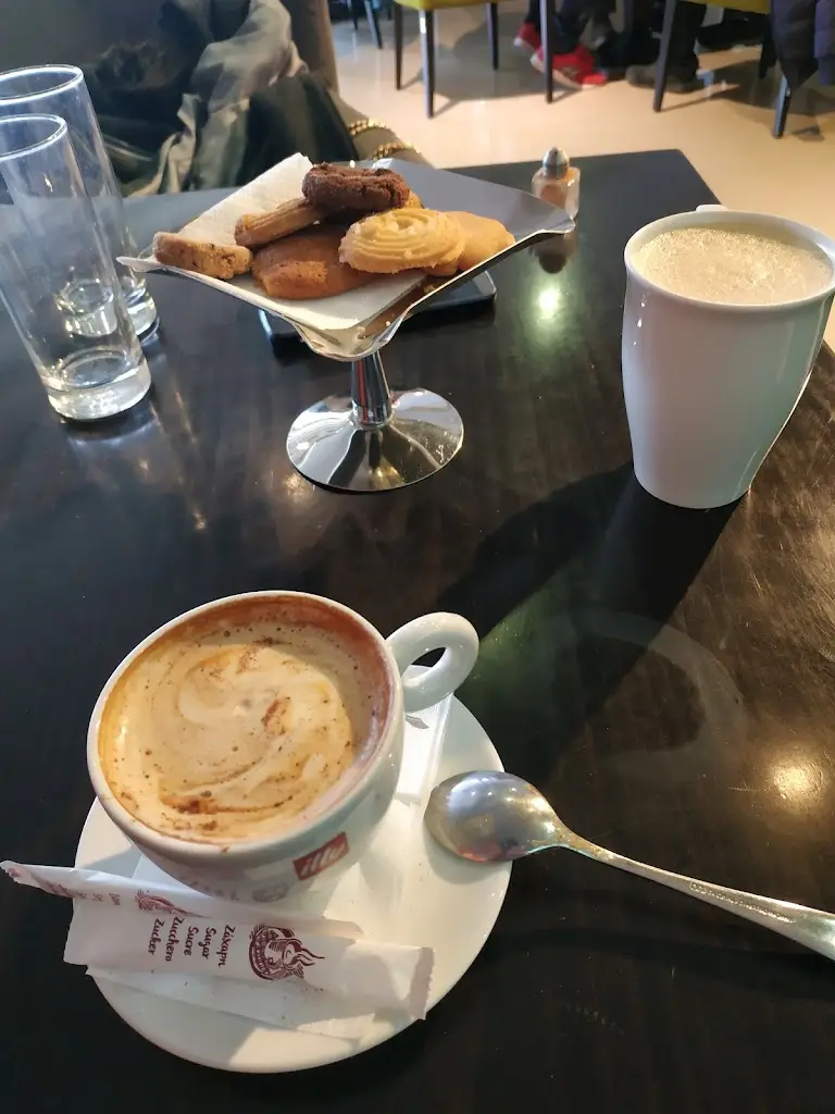 Menü_Edem Cafe Pizza_Néa Péramos_Bild_2