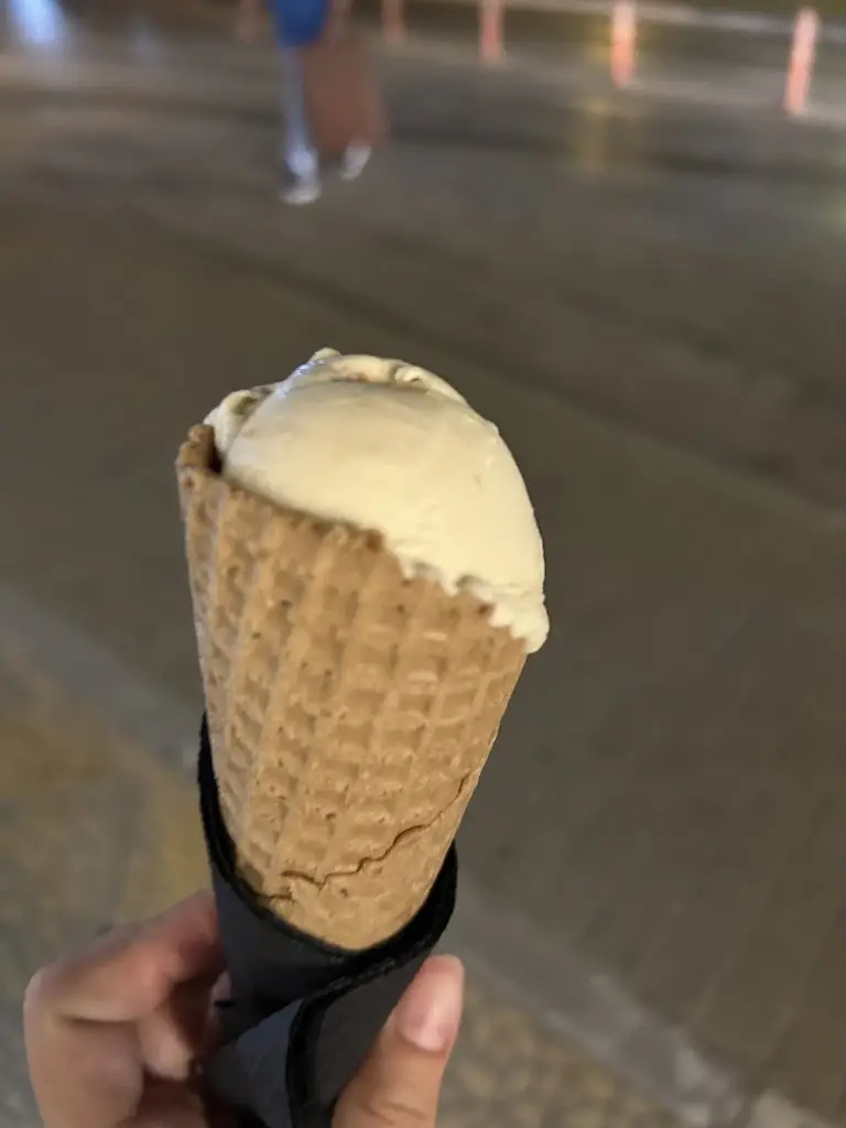 Petina Madzharska_Edem Cafe Pizza_Néa Péramos_Bewertung