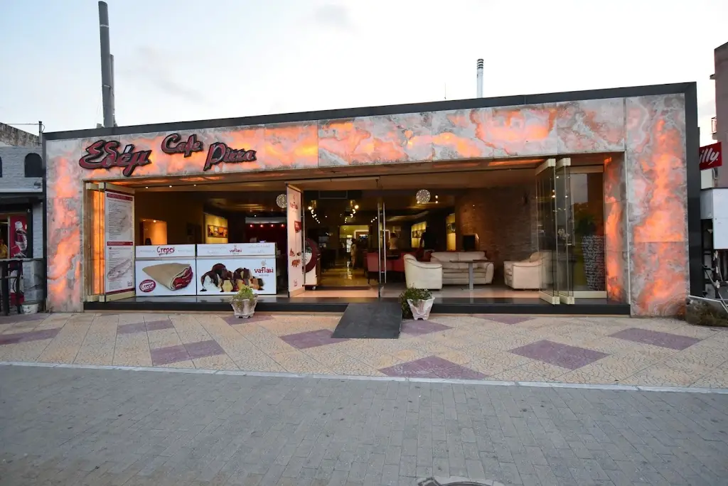 Edem Cafe Pizza Restaurant in Néa Péramos