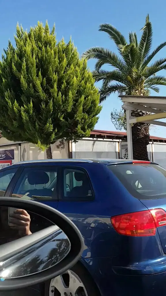 Edem Cafe Pizza_Néa Péramos_slider_image_2