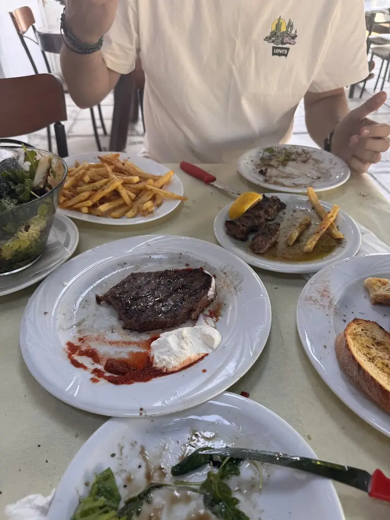 ΚΕΜΟΤΙΟΣ Καφέ Ουζερί_Néa Výssa_slider_image_2