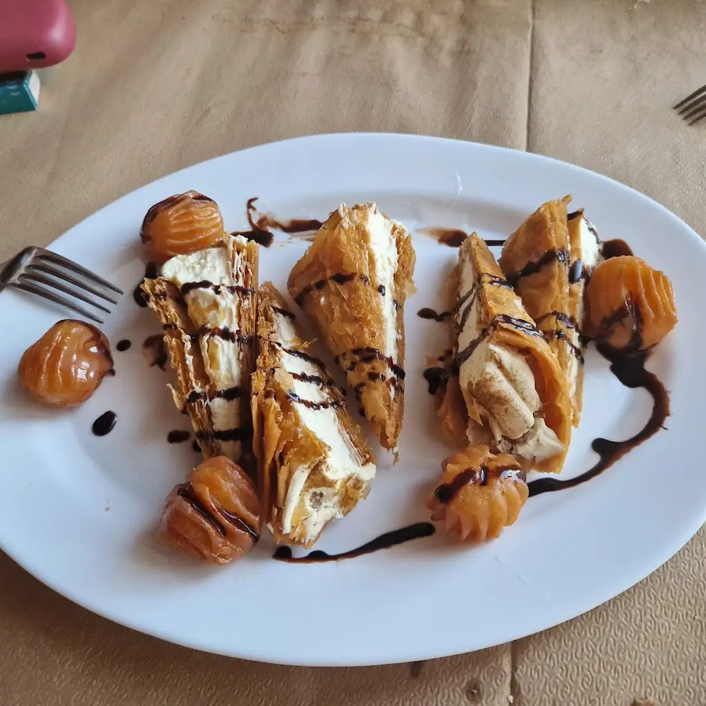 ΚΕΜΟΤΙΟΣ Καφέ Ουζερί_Néa Výssa_slider_image_3