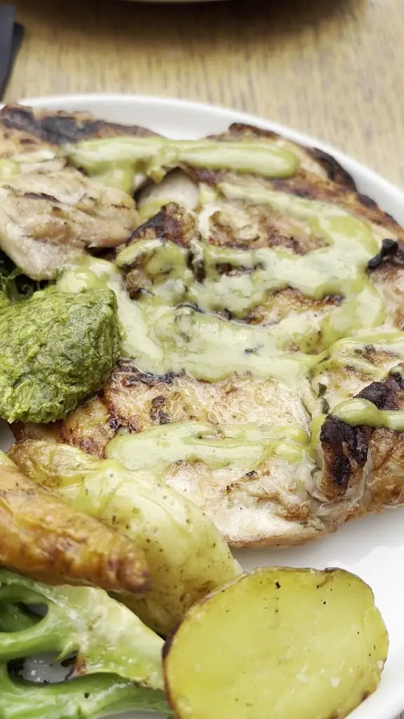 MAGDA HOLDEN_KOUZEINERI_Irákleio_review