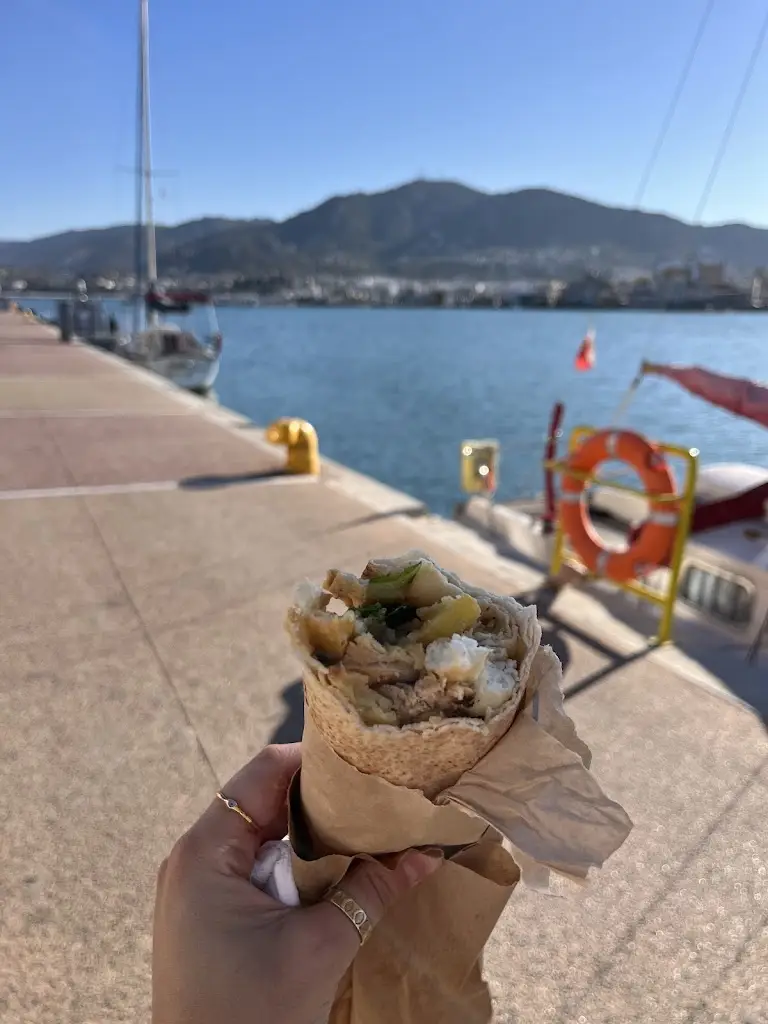 Faz_Reem_Mytilene_Bewertung