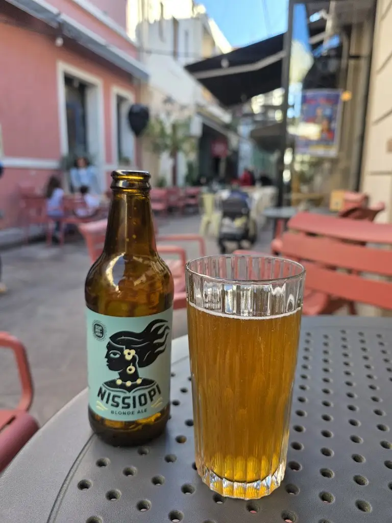 Seçkin ÜNAL_Alley dog_Mytilene_review