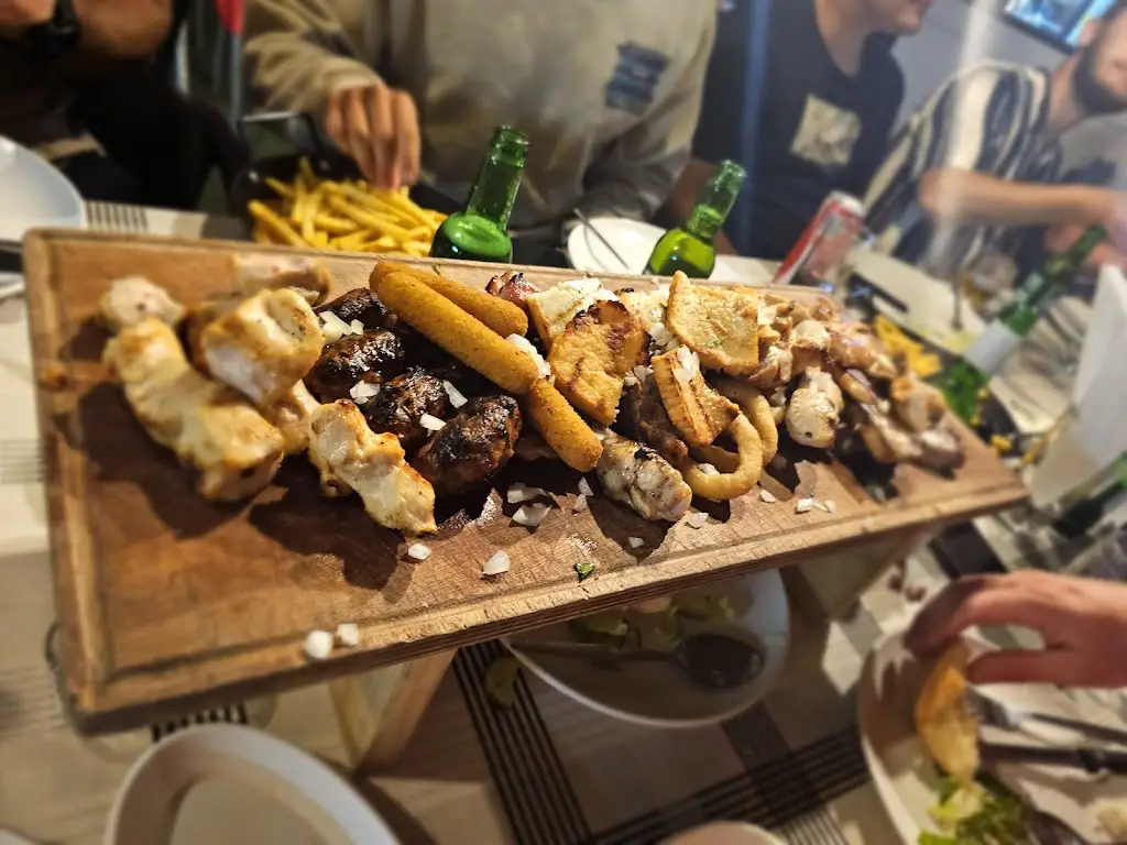 Lucian Luca_Yianni's Place_Mytilene_avis