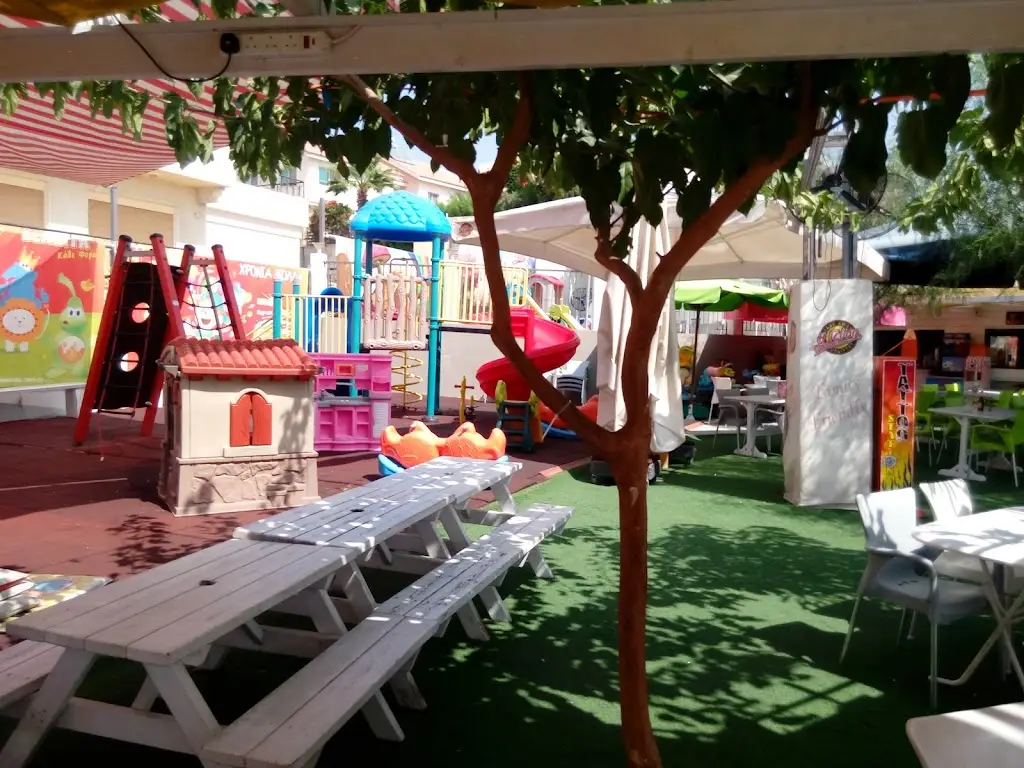 Yianni's Place Restaurant in Mytilene