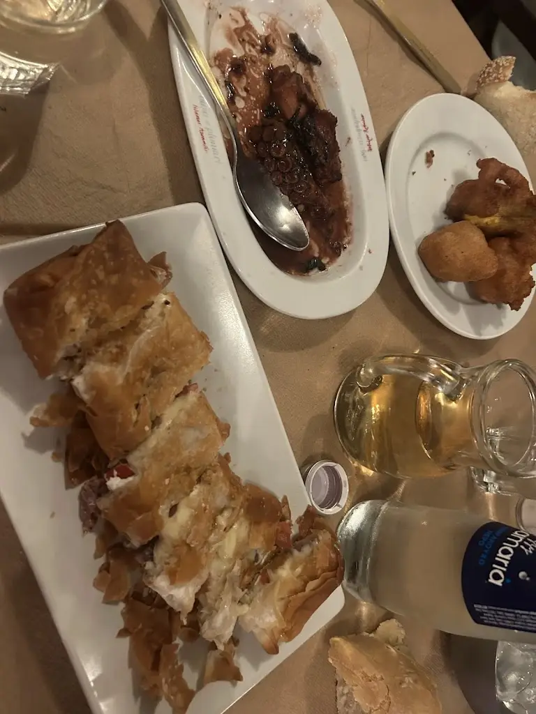 Vassilia S_Δίαυλος Μεζεδοπωλείο - Diavlos Traditional Tavern_Mytilene_Bewertung