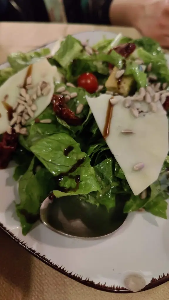 eleni afiontzi_Δίαυλος Μεζεδοπωλείο - Diavlos Traditional Tavern_Mytilene_Bewertung