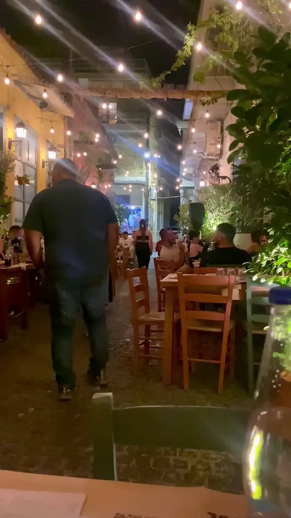 Sima Kuvan_Το Μαύρο Προβατο_Mytilene_Bewertung