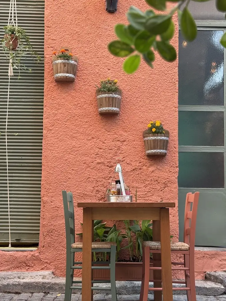 Το Μαύρο Προβατο Restaurant in Mytilene