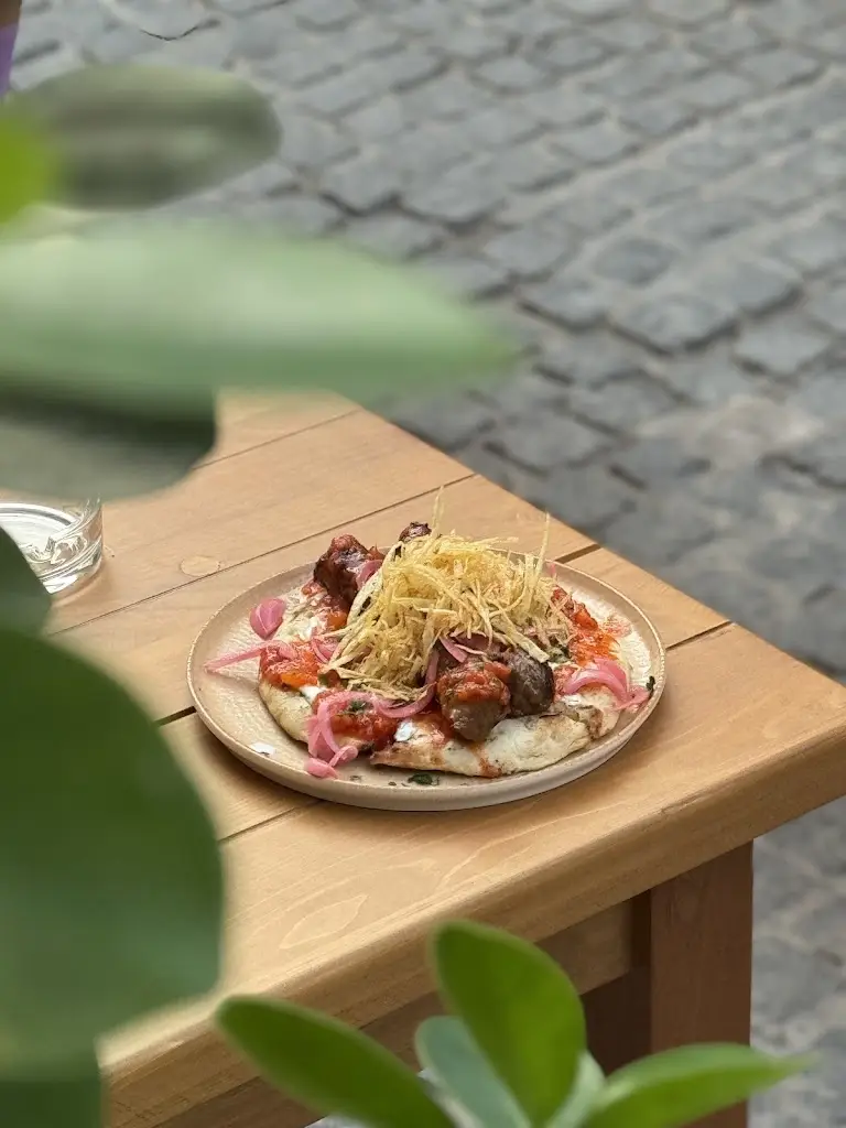 Το Μαύρο Προβατο_Mytilene_slider_image_3