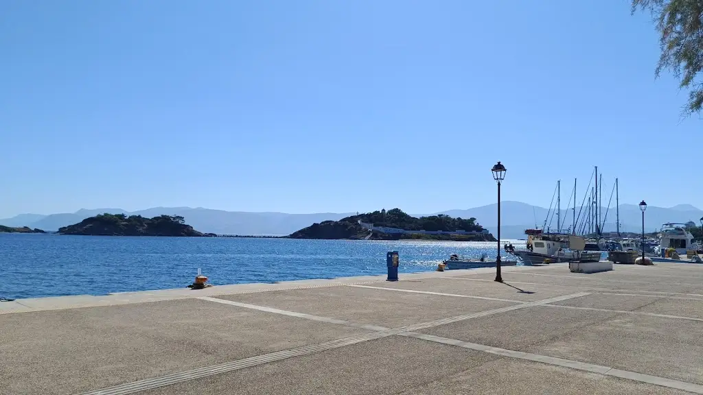 Ανθοδημιουργίες Κωνσταντίνος_REMEZZO Oinousses_Oinousses_Bewertung