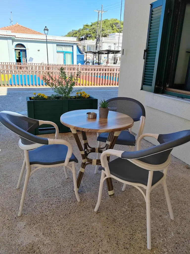 REMEZZO Oinousses Restaurant in Oinousses