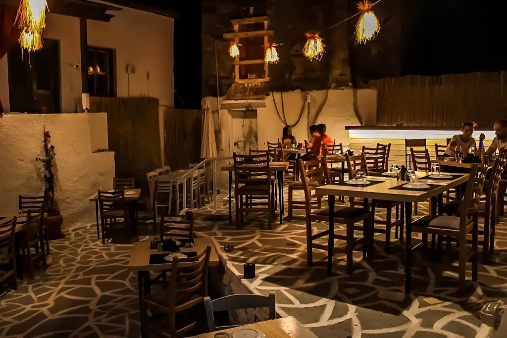 Rodostamo Trattoria_Oinousses_slider_image_1