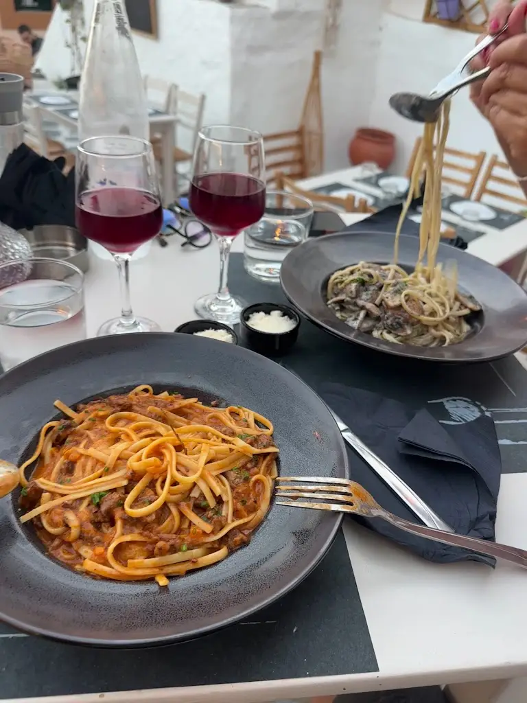 Rodostamo Trattoria_Oinousses_slider_image_2