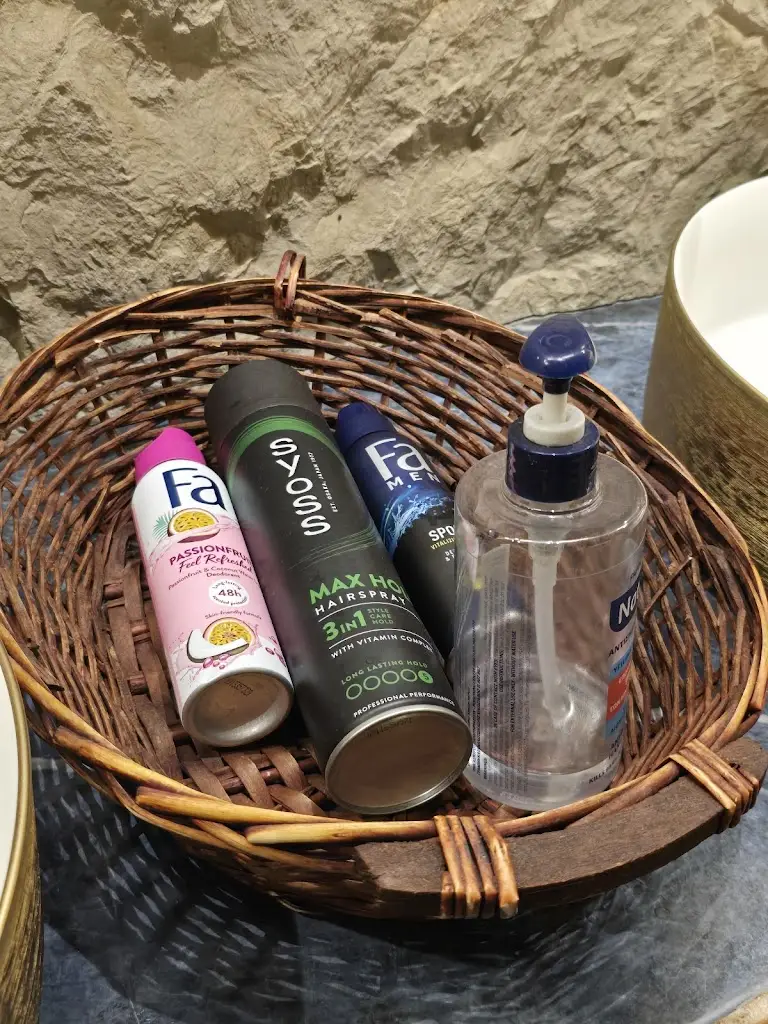 Athanasios Diggelidis_Apõyo bar restaurant_Orestiáda_reseña