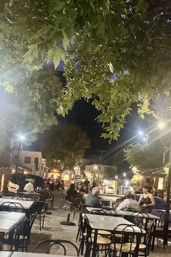 Ψησταρια "ΧΡΥΣΟ ΠΕΤΑΛΟ" Restaurant in Nikísiani