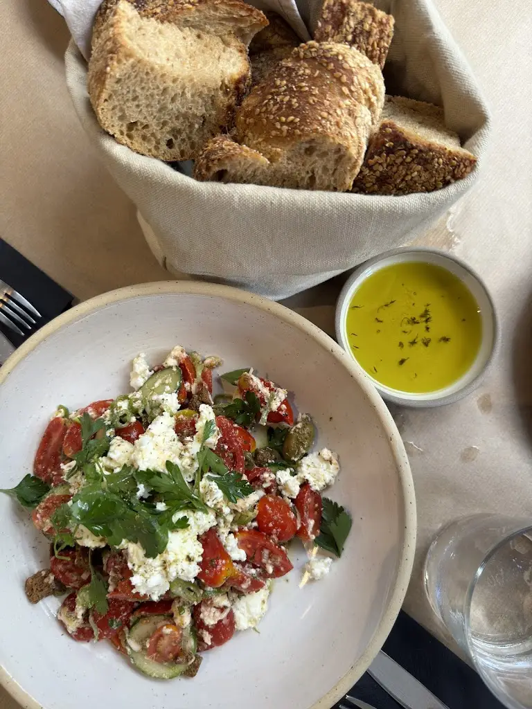 Bianca Cantor_Apiri greek_eatery_Irákleio_avis