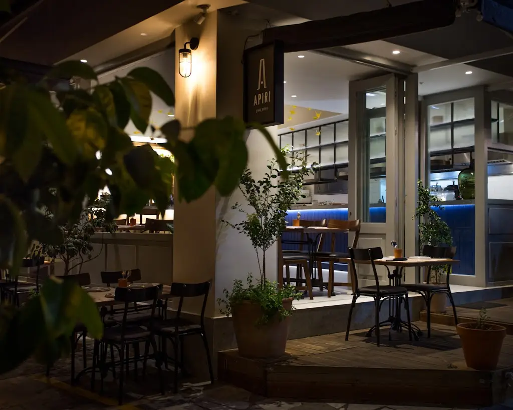 Apiri greek_eatery_Irákleio_slider_image_1