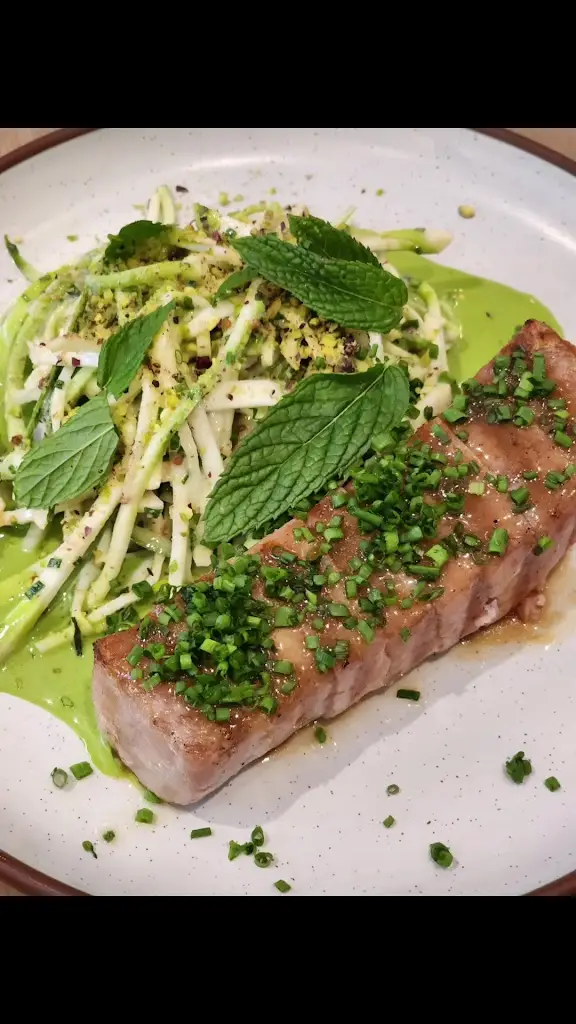 Apiri greek_eatery_Irákleio_slider_image_2