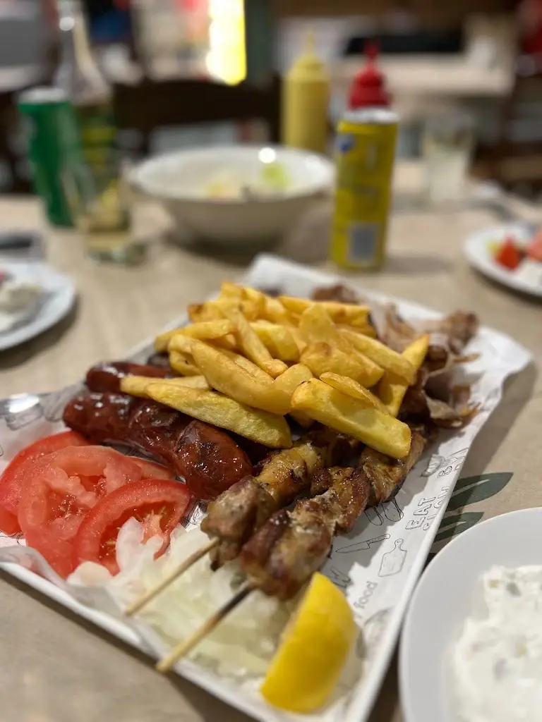 Alexander Brichta_Ο Πλάτανος_Nikísiani_Bewertung