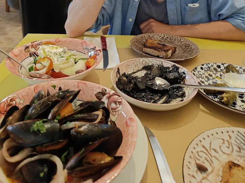 Menü_Μεζεδοπωλείο Η Αυλή_Irákleio_Bild_6