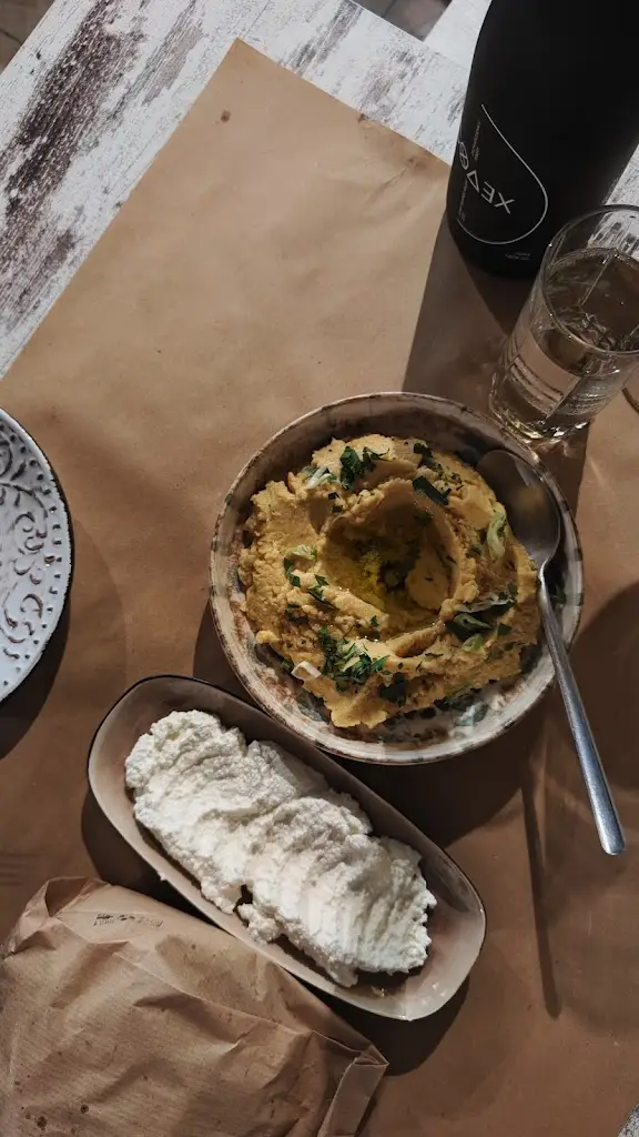 Debora Iodice_Μεζεδοπωλείο Η Αυλή_Irákleio_Bewertung