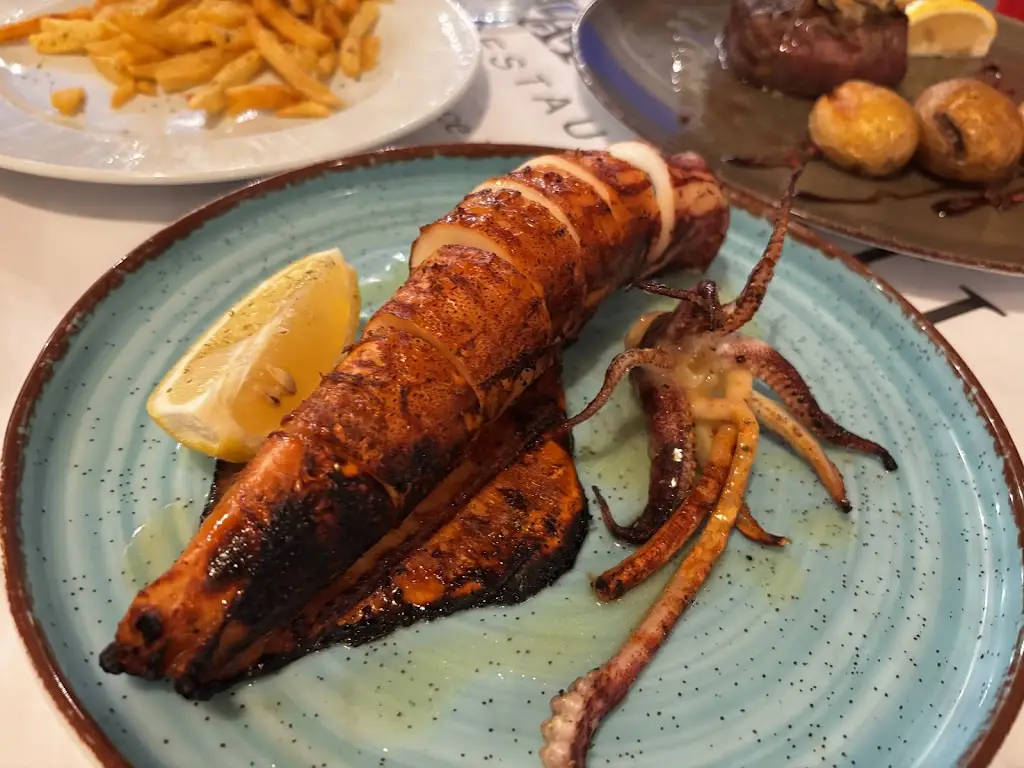 Maistrali restaurant_Palaió Tsiflíki_slider_image_3