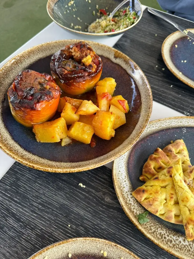 Sol Utter_Petrinos Aegean Traditional Cuisine_Peteinós_avis