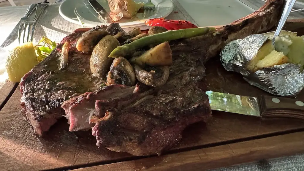 Malcolm Chang_PETRINO_Peteinós_review