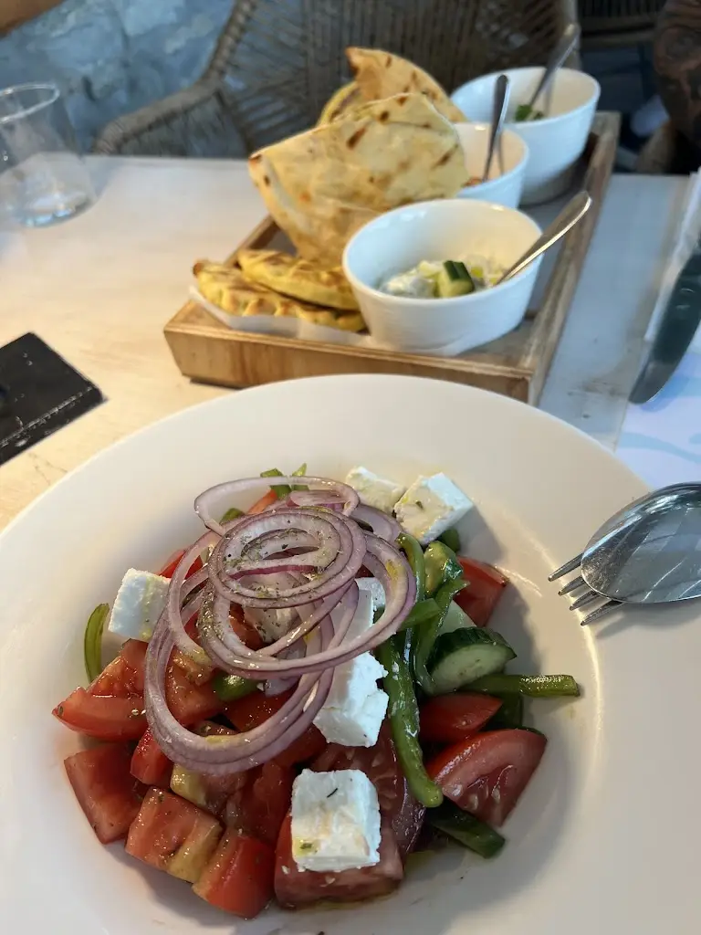 Kyle Tinson_Yialo Yialo Restaurant Mykonos_Peteinós_review