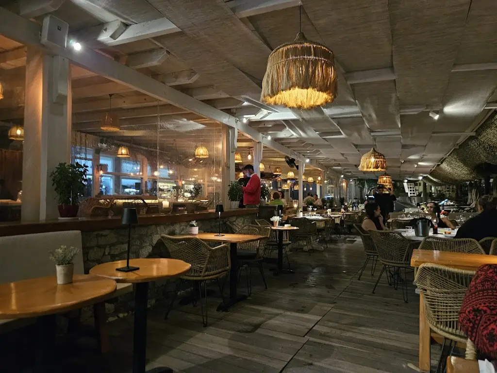 Yialo Yialo Restaurant Mykonos restaurant in Peteinós