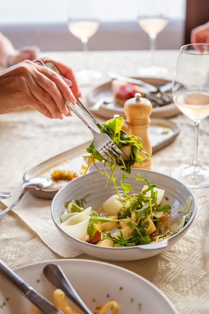 O Ntinos_Peteinós_slider_image_3