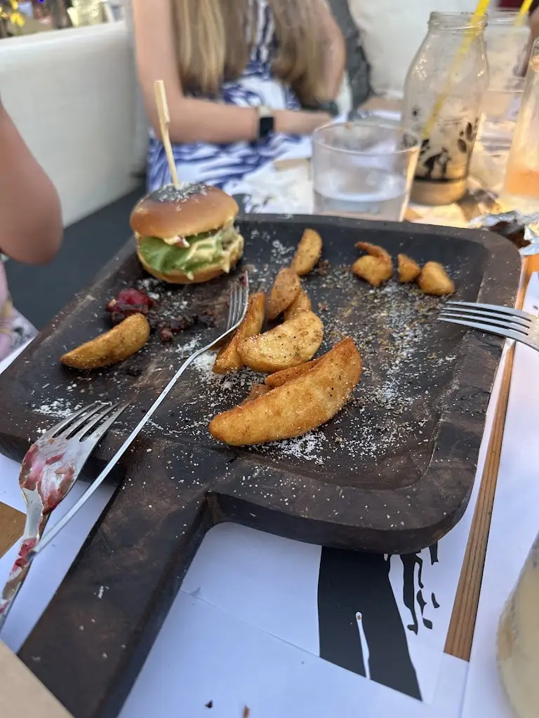 Miroslav Yordanov_Sweet Stories By Giorgos_Potamiá_avis