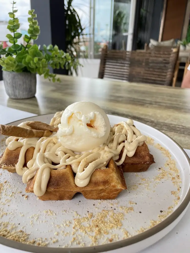 Angelina Krasteva_Enjoy Coffee & Brunch_Paralía Ofryníou_avis