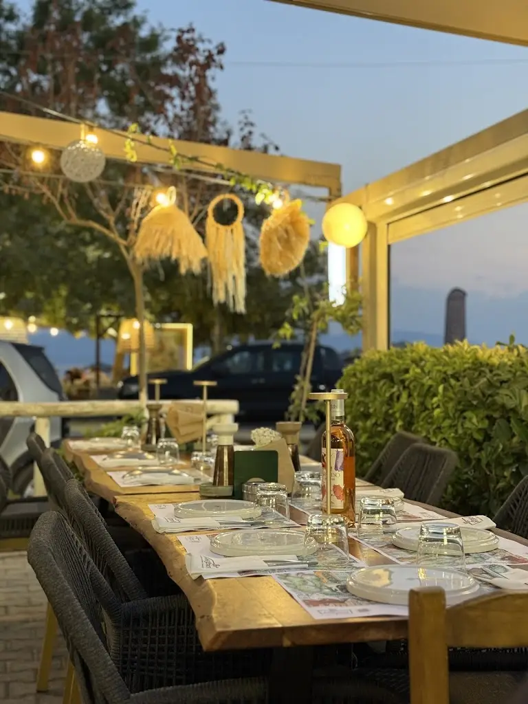 Lilly Nikolova_Aíthrion_Paralía Ofryníou_review